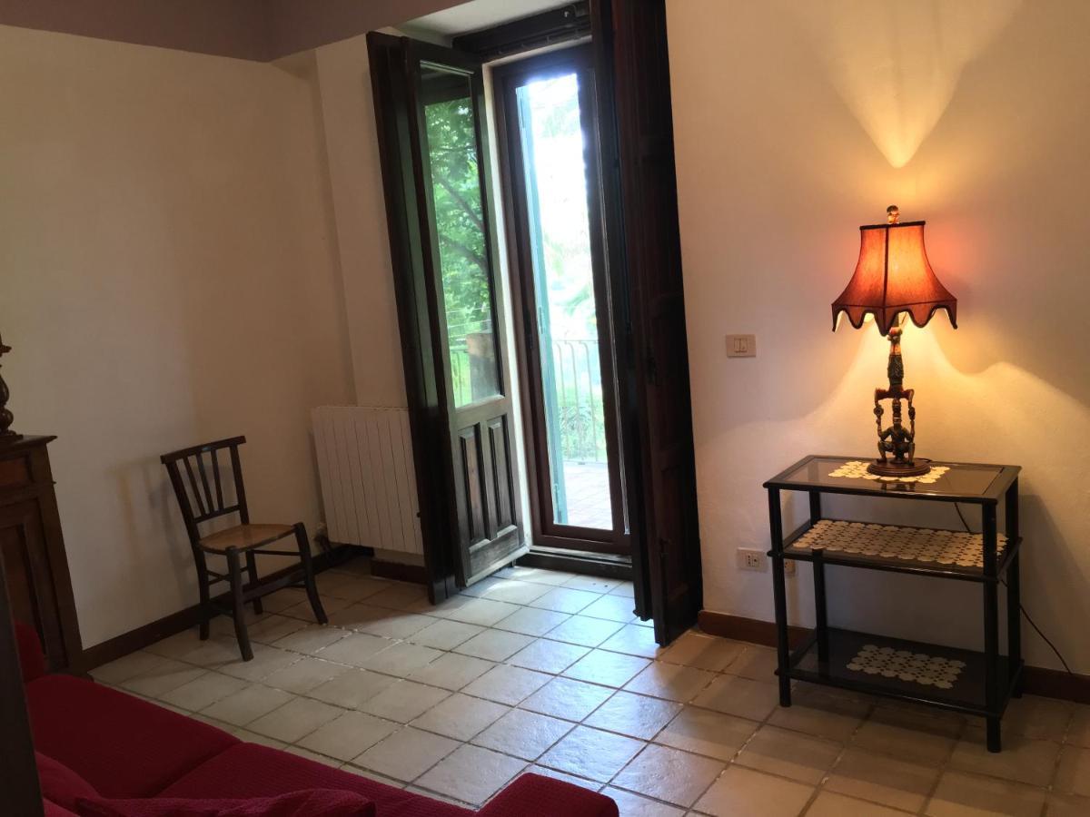 بيديمونتي إتنيو Bed And Breakfast Il Glicine الغرفة الصورة